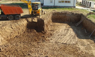 Рытье котлованов под фундамент в Ленинске-Кузнецком – цена от 2554 руб. за м3 | 2Землекопа-Лнн