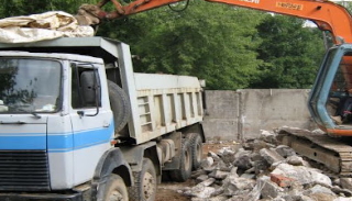Вывоз строительного мусора с участка в Ленинске-Кузнецком недорого от 1532 руб. | 2Землекопа-Лнн